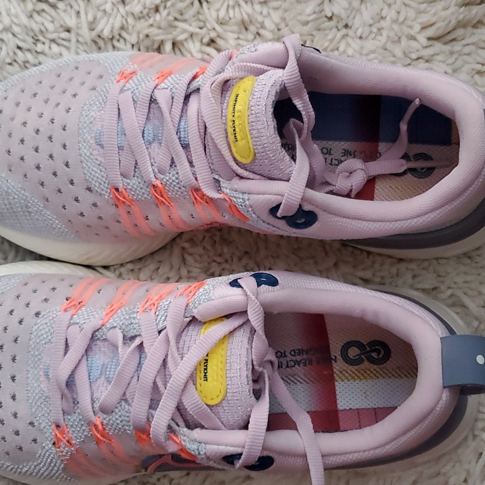 Nike womens size 7 react infinity flyknit excellent condition